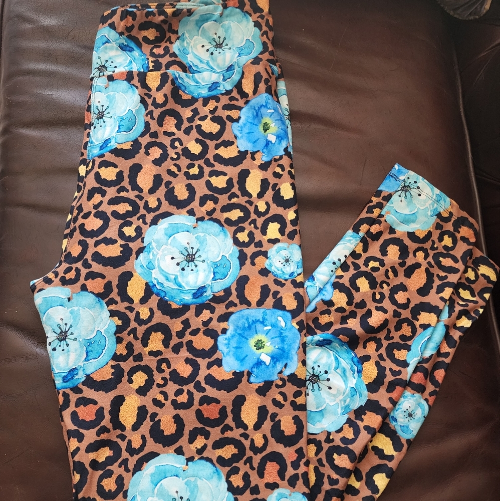 New leopard print with blue flowers leggings